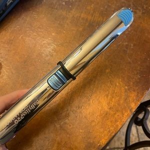 Babyliss Pro Prima 3000 1 1/4” flat iron - like new